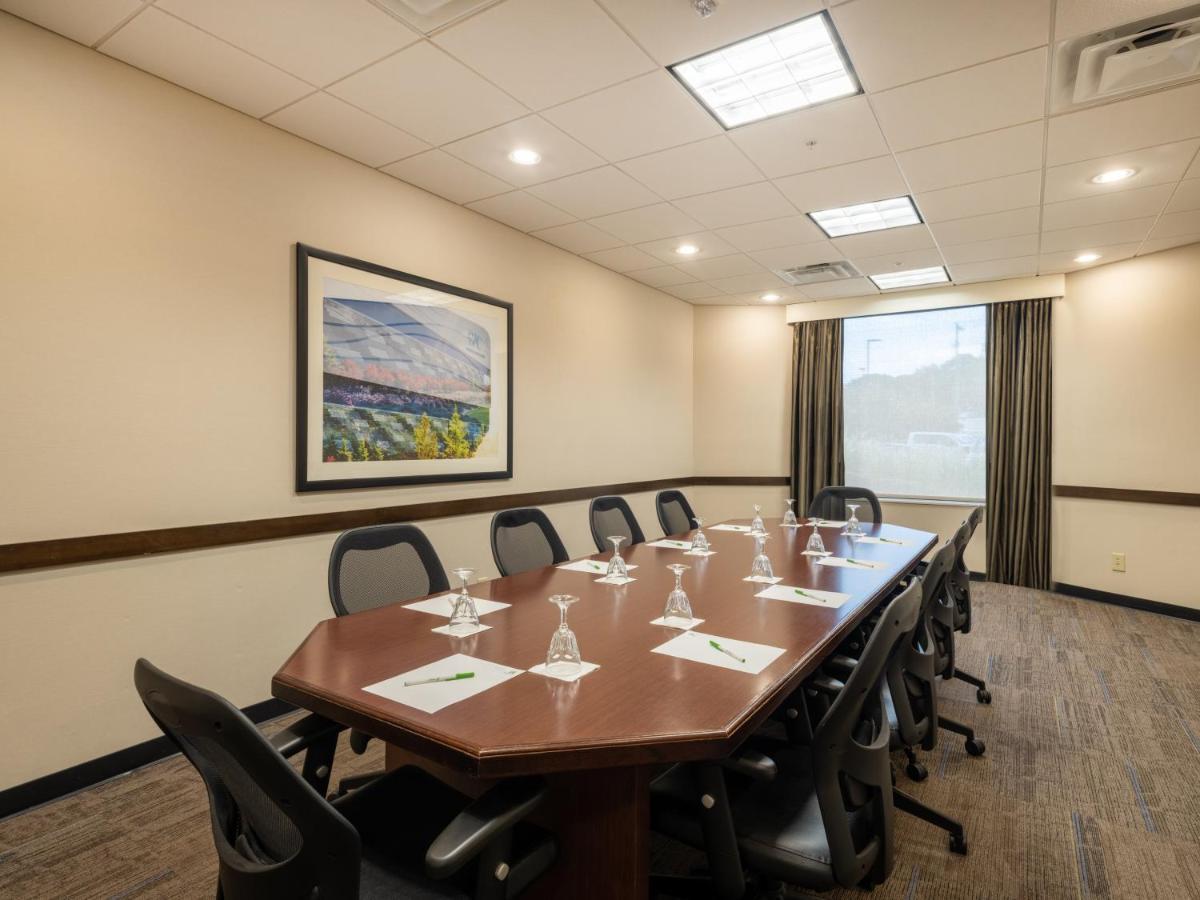 Holiday Inn Greensboro Coliseum By Ihg Eksteriør billede