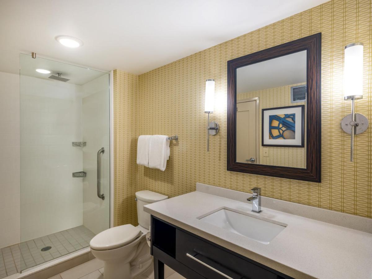 Holiday Inn Greensboro Coliseum By Ihg Eksteriør billede
