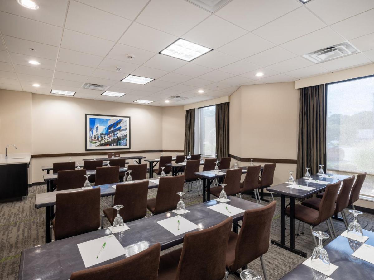 Holiday Inn Greensboro Coliseum By Ihg Eksteriør billede