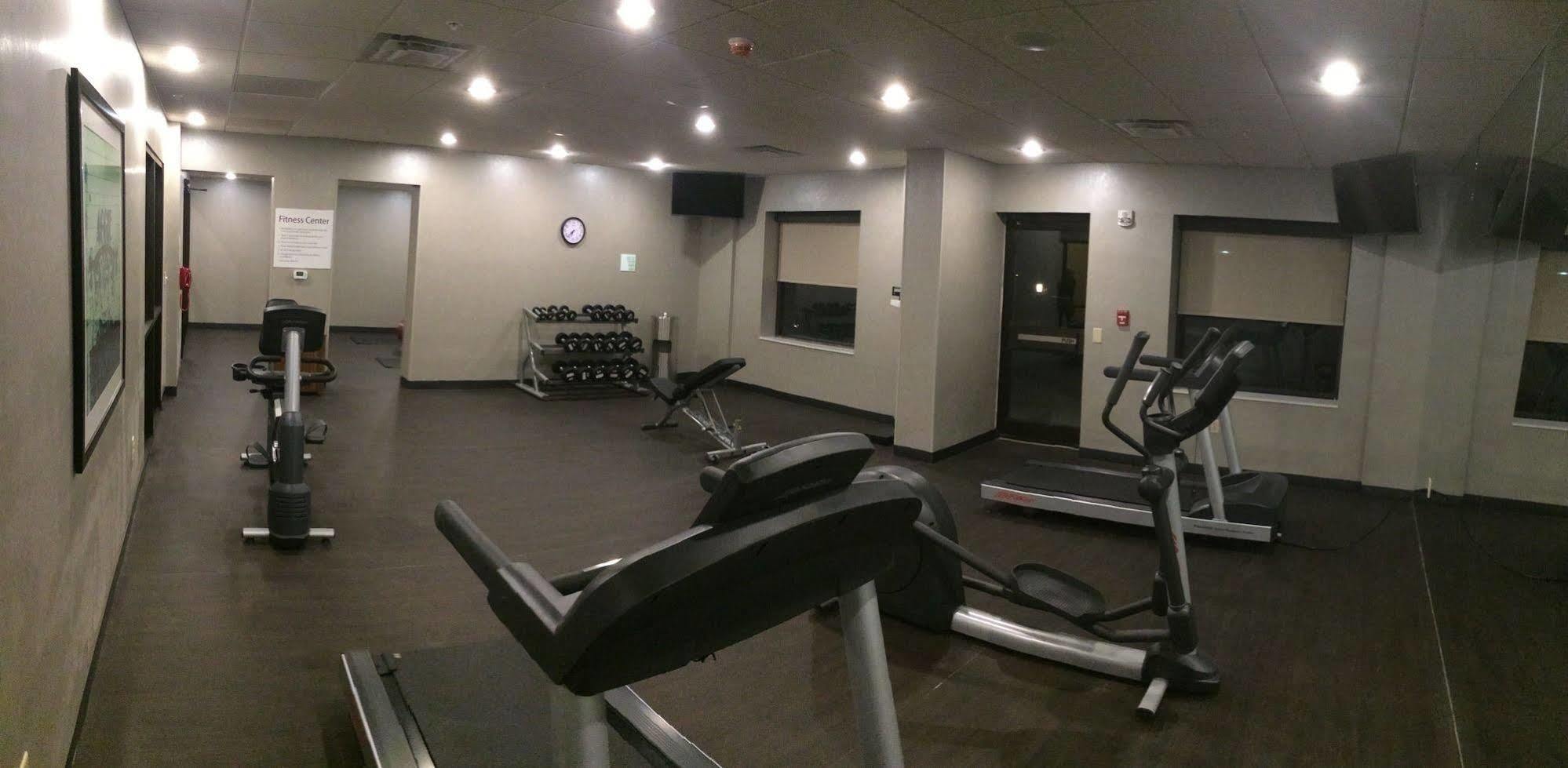 Holiday Inn Greensboro Coliseum By Ihg Eksteriør billede